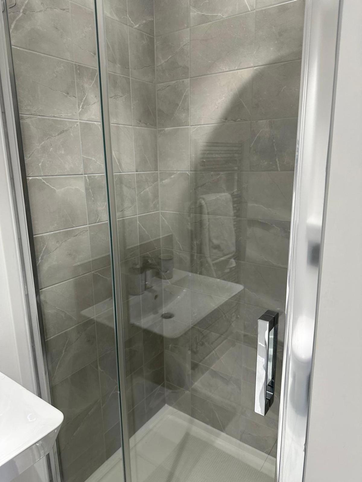 Lush King Ensuite In A Shared Home Manchester Kültér fotó