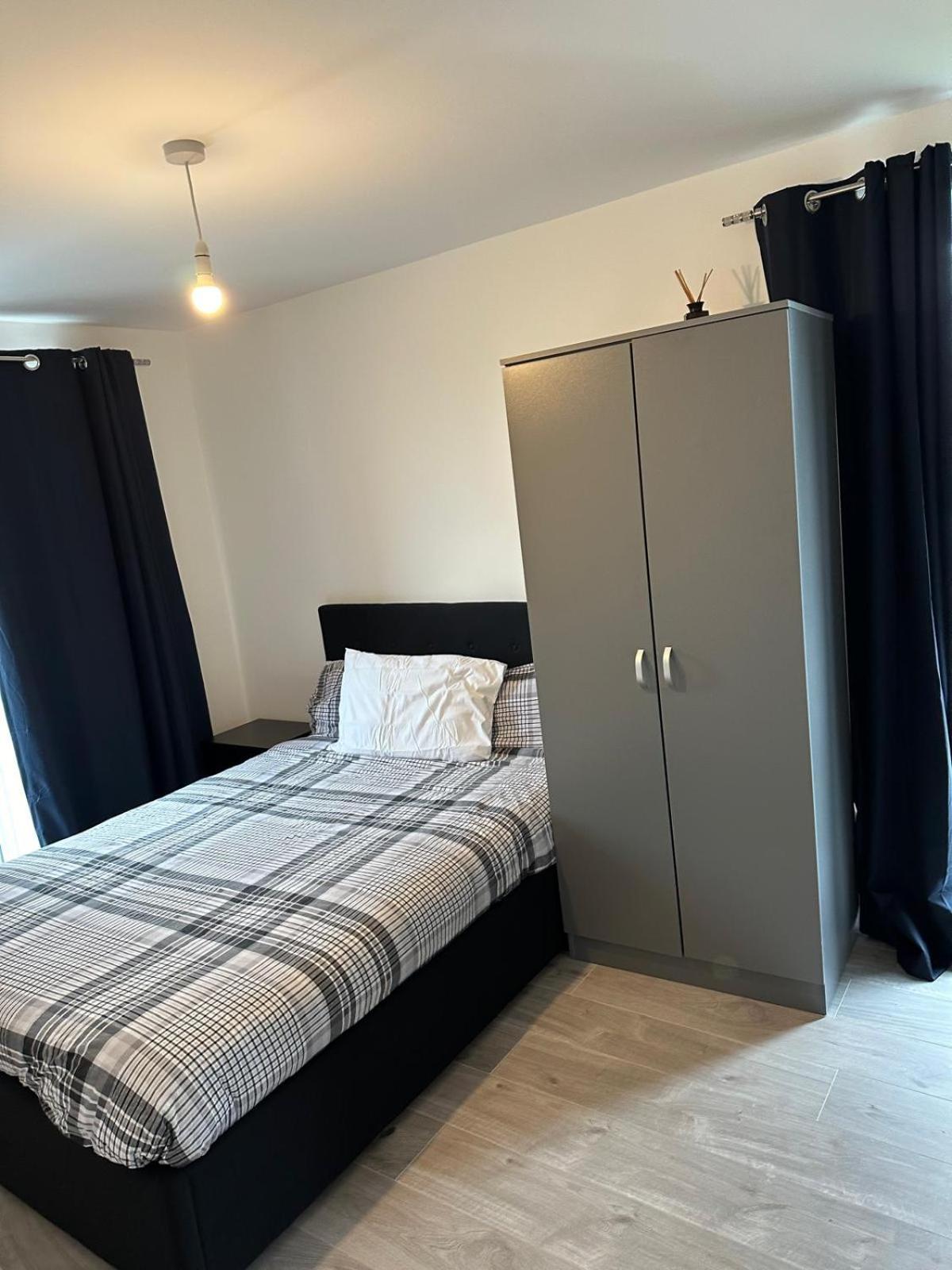 Lush King Ensuite In A Shared Home Manchester Kültér fotó