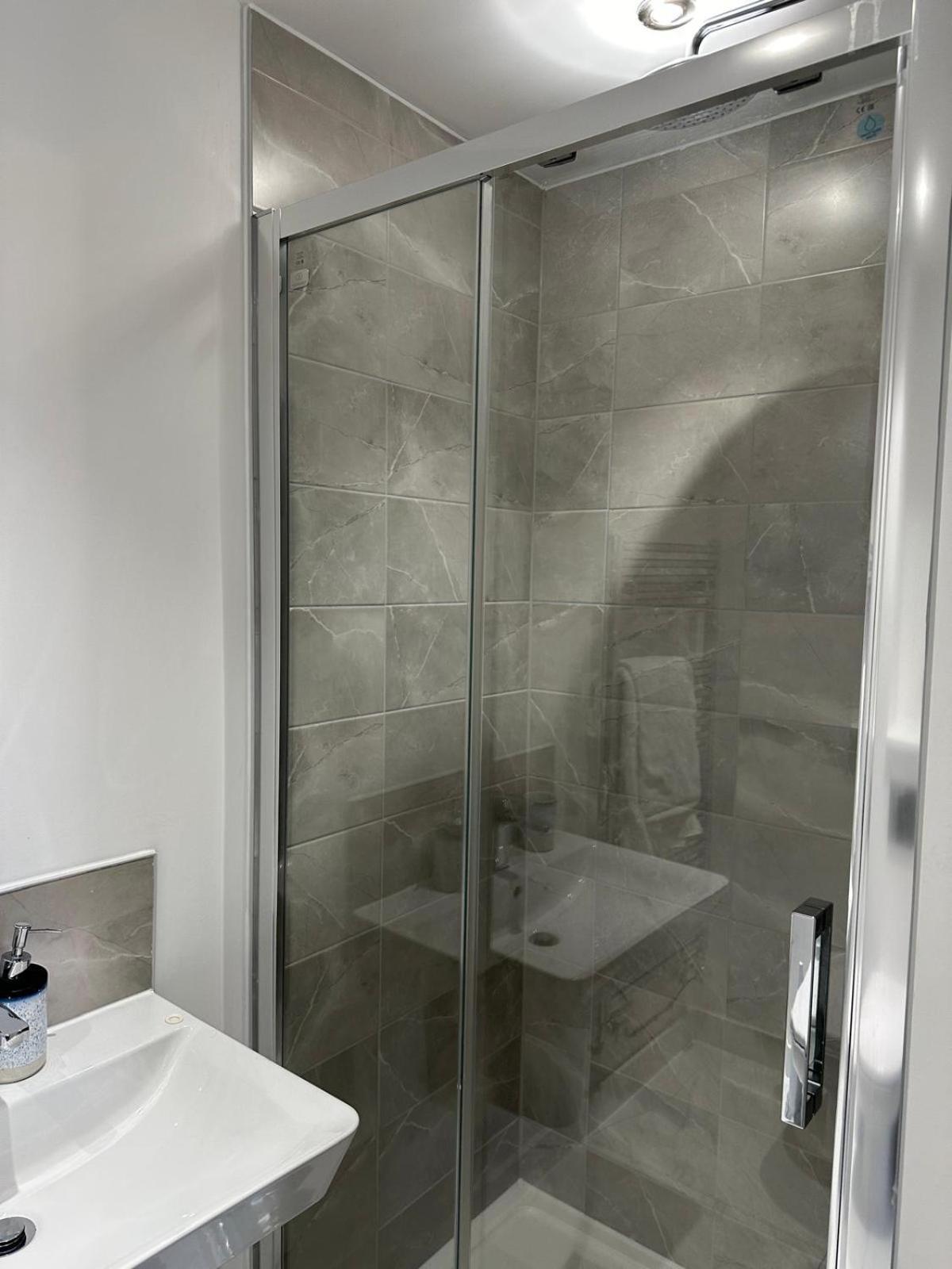 Lush King Ensuite In A Shared Home Manchester Kültér fotó